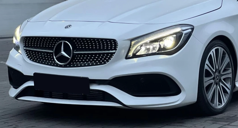 Решетка радиатора на Mercedes CLA-Class C117 (Стиль Diamond) Черная с хромом MB-W117153 фото