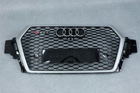 Решітка радіатора на Audi Q7 4M (Стиль S-Line SQ7) Чорна з сірим Q7-RS151 фото