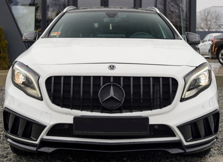 Решетка радиатора на Mercedes GLA-Class X156 (Стиль GT) Черная MB-X156192 фото